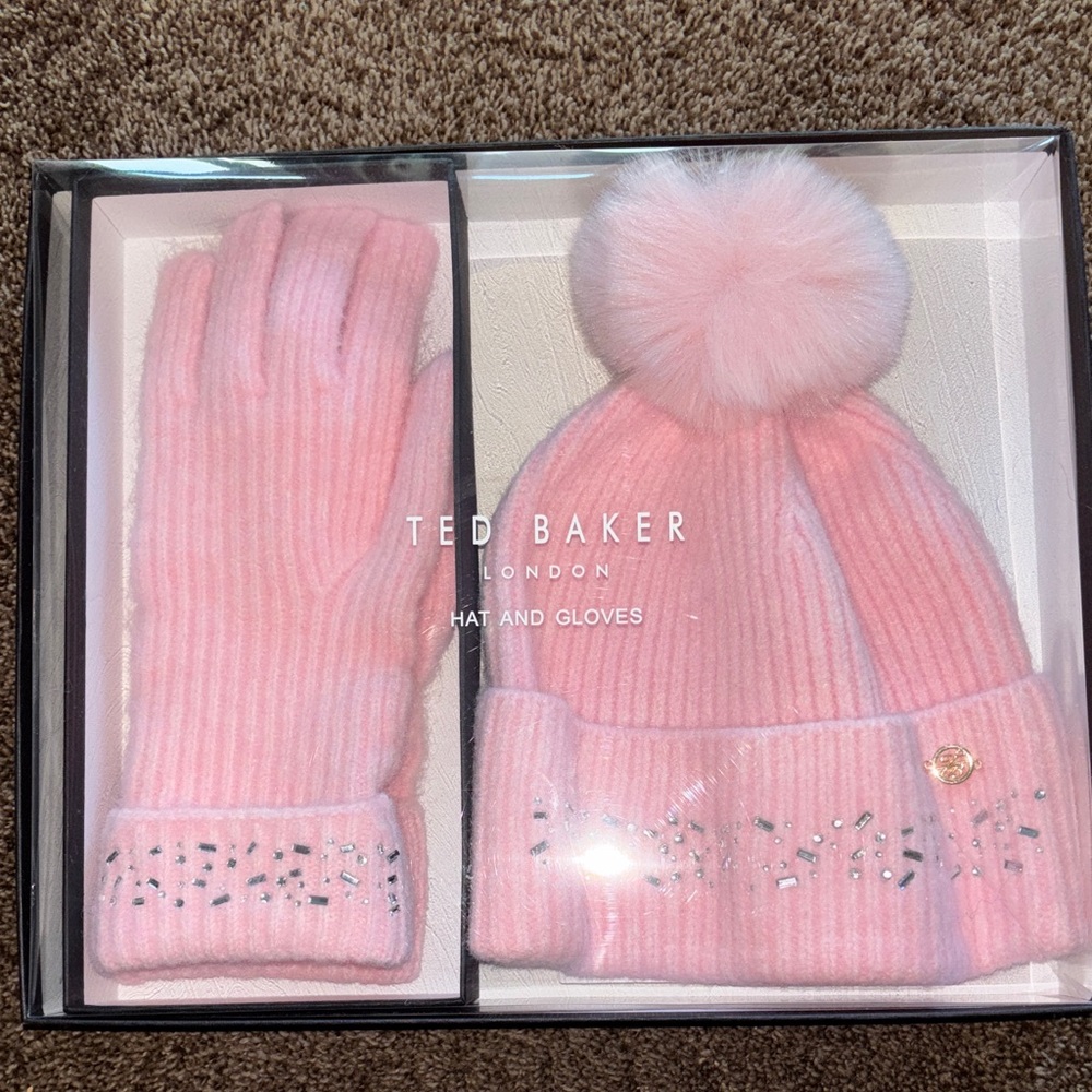 Ted Baker
Embellished Beanie & Gloves Set